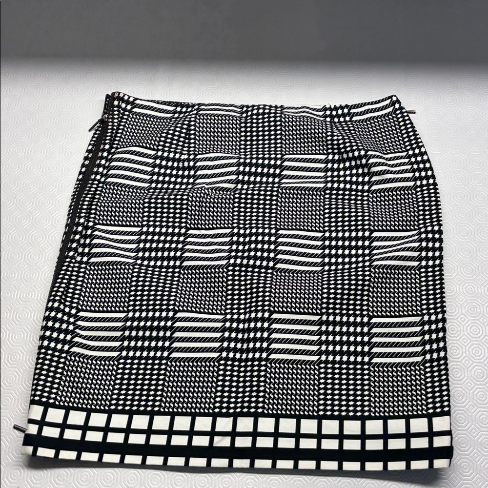 Anne Klein Basket Weave Skirt with 2 Full Side Zippers Size 10 Black and White